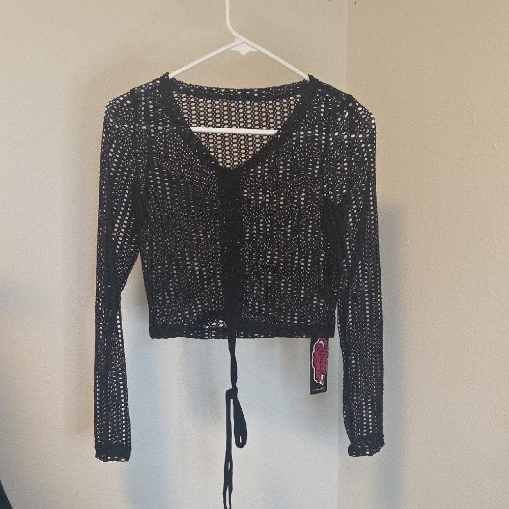 Dazy. Chic Black Mesh Ruched Crop Top - Picture 3 of 7